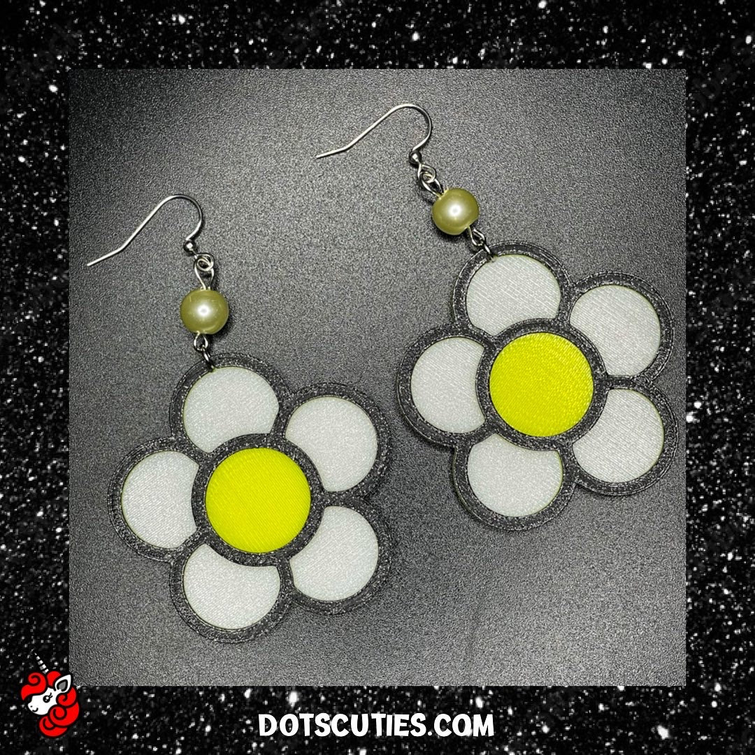 Cute Daisy Dangle Earrings | 90's aesthetic, fun, spring, flowers